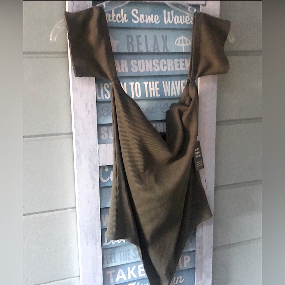 EXPRESS bodysuit, V-wire & ribbed, on or off shoulder, snap closure. NEW tags - Picture 3 of 13